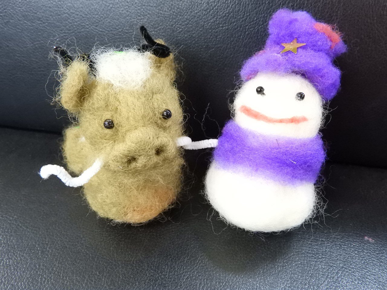 ハンドメイド＊羊毛フェルト＊雪だるまといのししちゃんの雪遊び